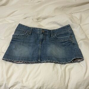 Low waist vintage blue denim mini skirt